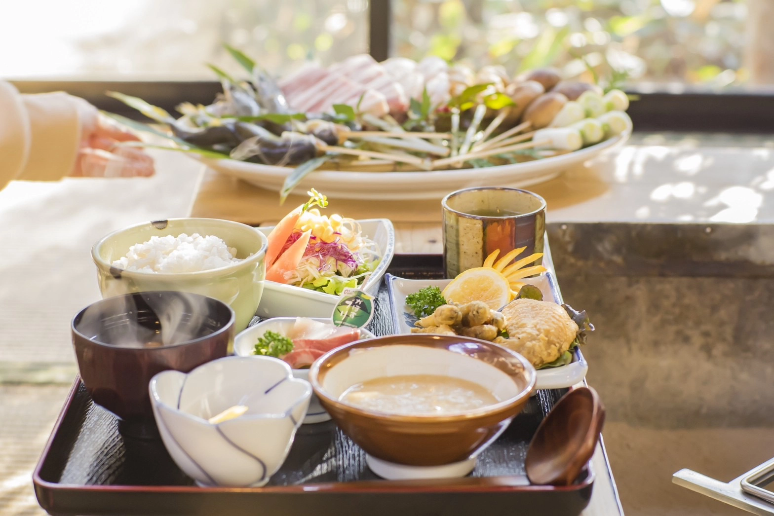 会食やお祝いに最適な貯水池鳥山のお献立（コース料理）の御膳一式